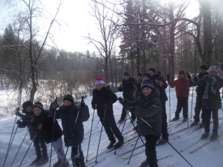 Лыжной прогулкой в лесу школа открывает акцию  «Молодежь за здоровый образ жизни»